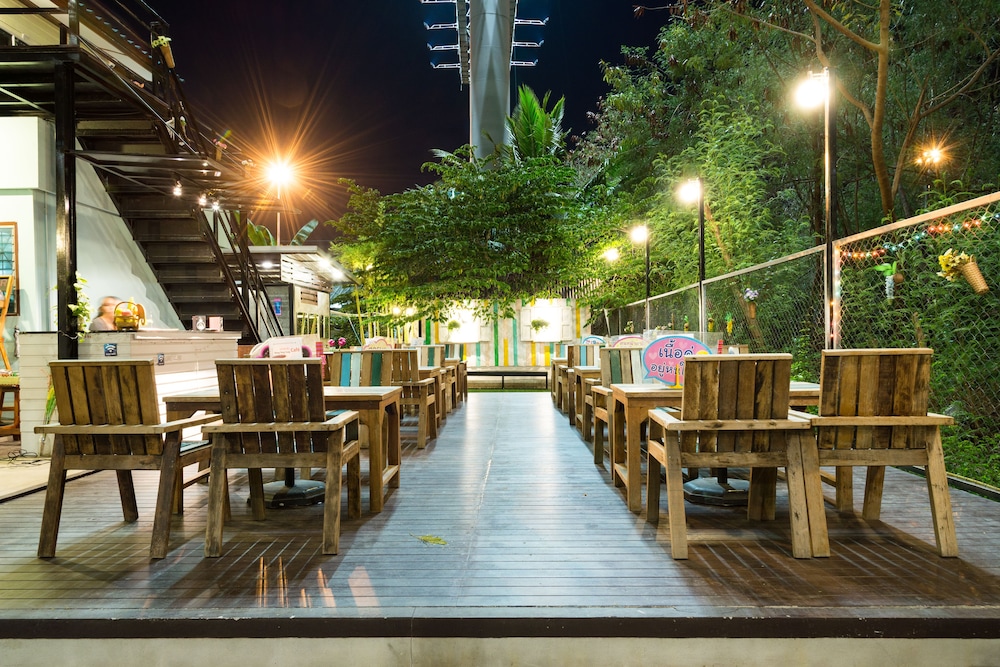 nang ta yon at ban thap chang hostel