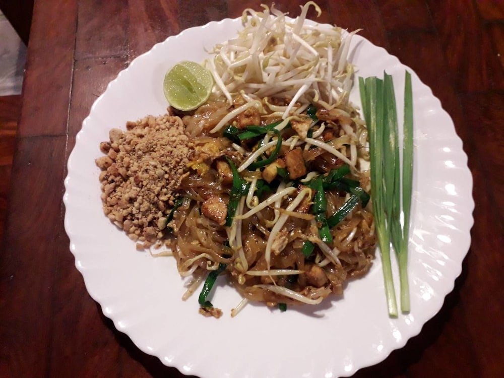 nang ta yon at ban thap chang hostel