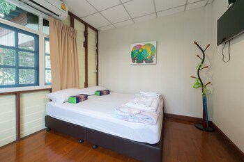 nang ta yon at ban thap chang hostel
