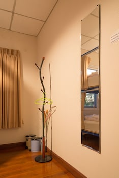 nang ta yon at ban thap chang hostel