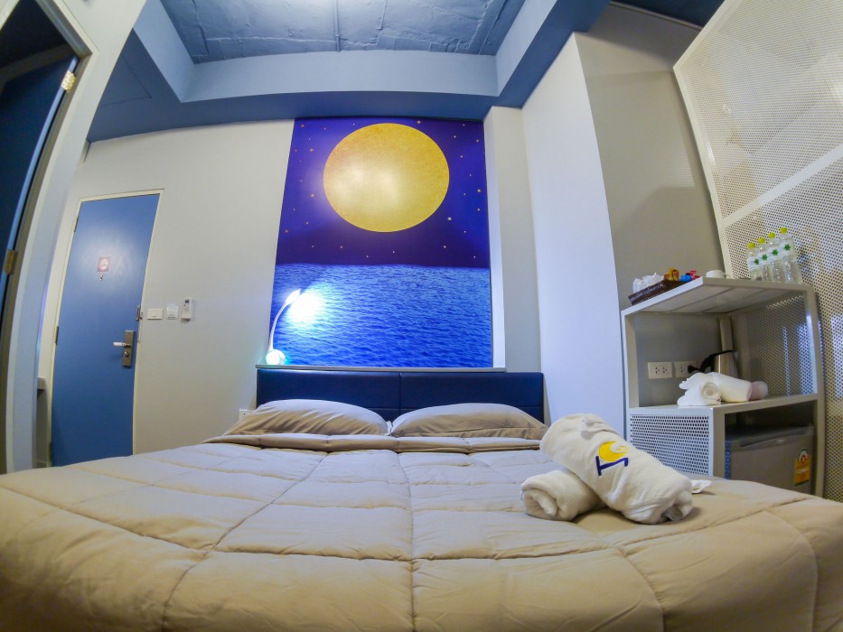 the moon hostel hua hin
