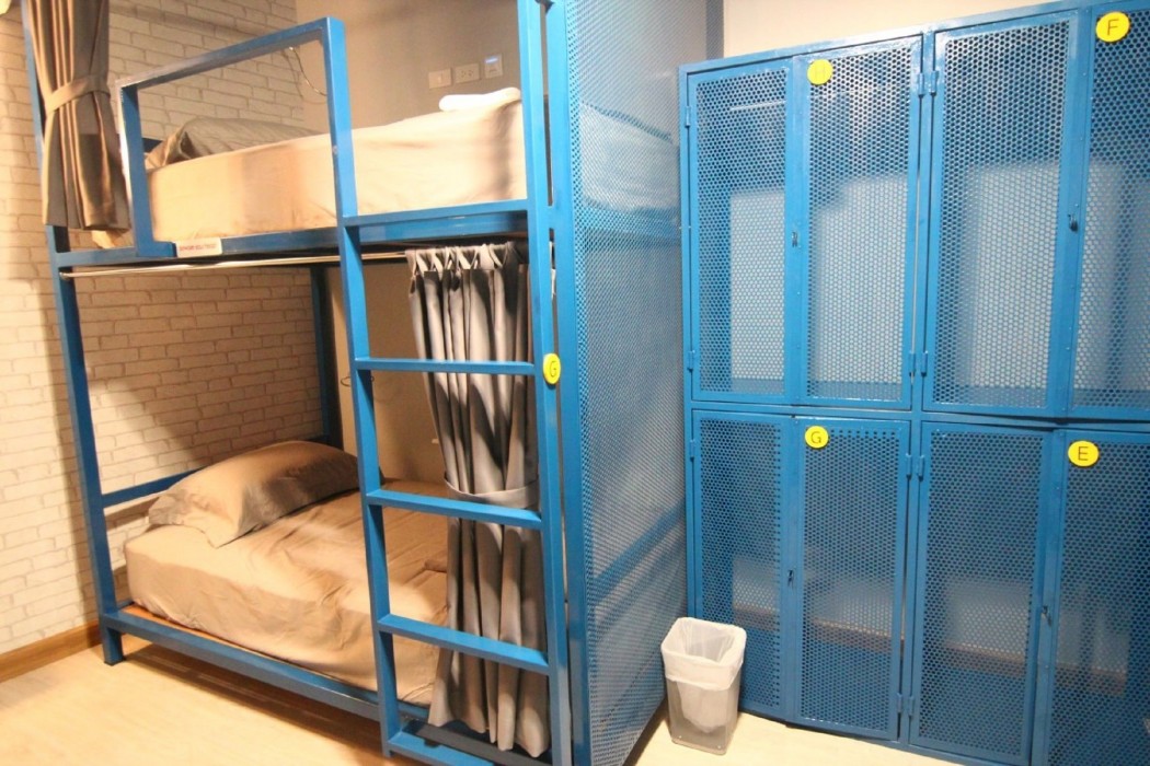 the moon hostel hua hin