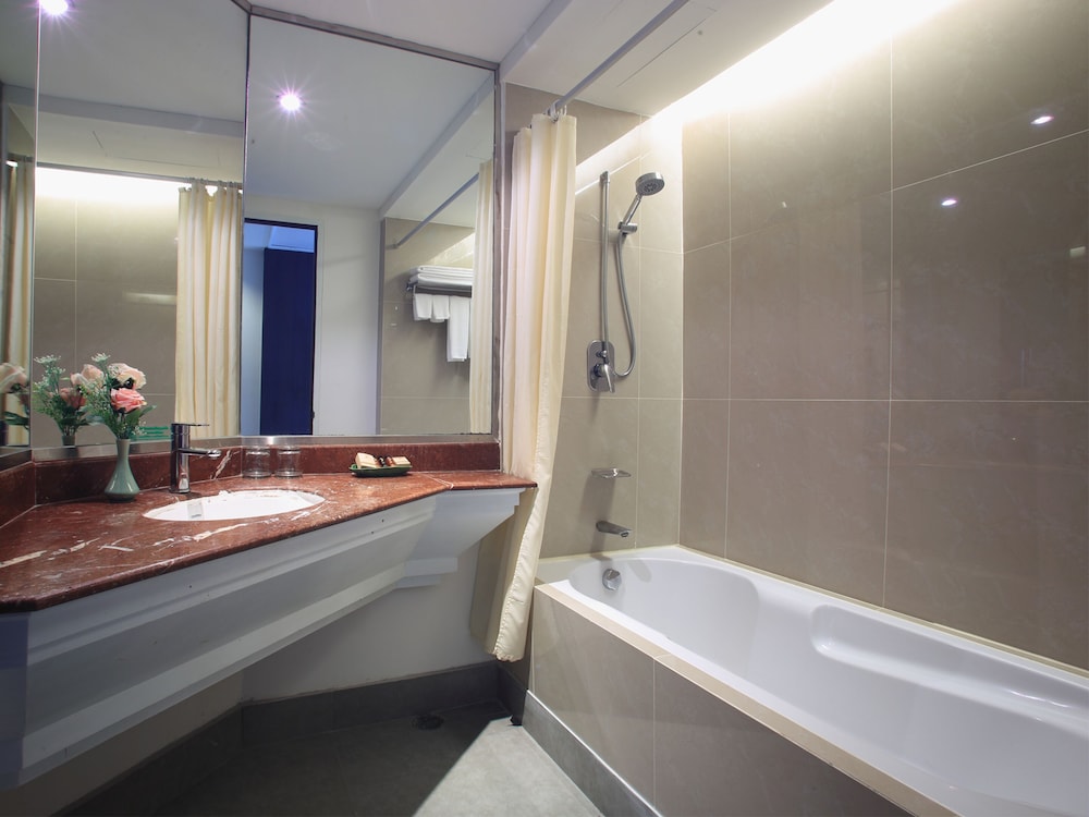 Fortune Hotel Korat,Khok Kruat>>Ban Nong Chabok,4 star
