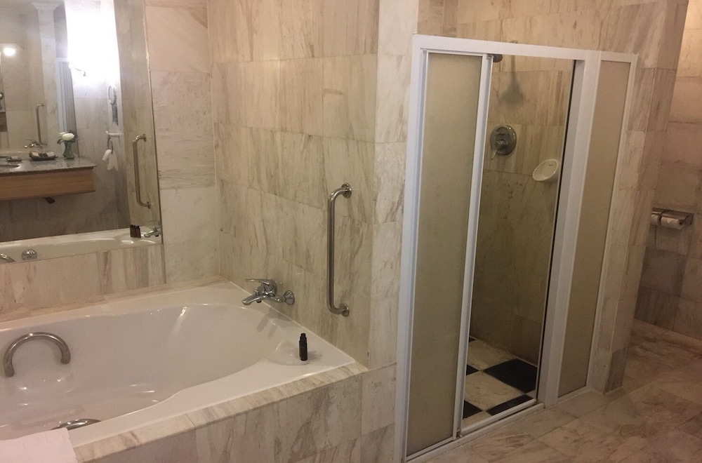 Fortune Hotel Korat,Khok Kruat>>Ban Nong Chabok,4 star