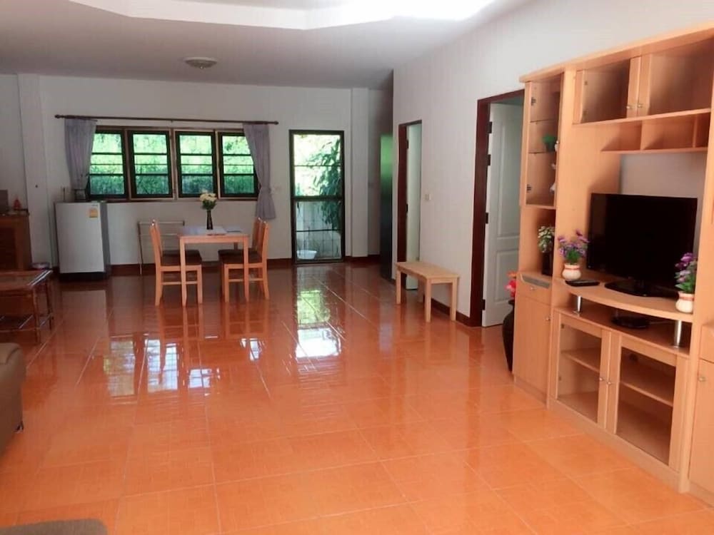 Hua Hin Home 66 Pool Villa,8/193 Soi Ruam Palang,4 star