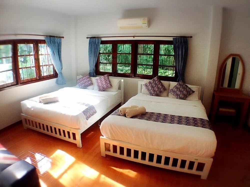 Hua Hin Home 66 Pool Villa,8/193 Soi Ruam Palang,4 star