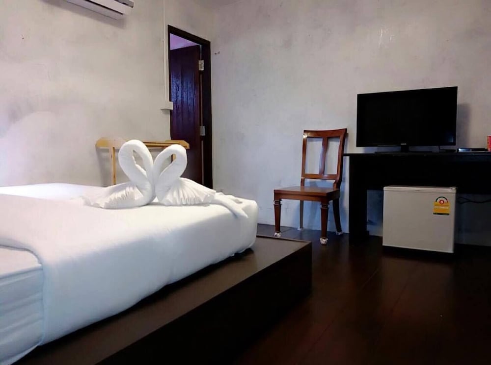 Baanchompooamphawa,Ban Prok>>Amphawa,3 star