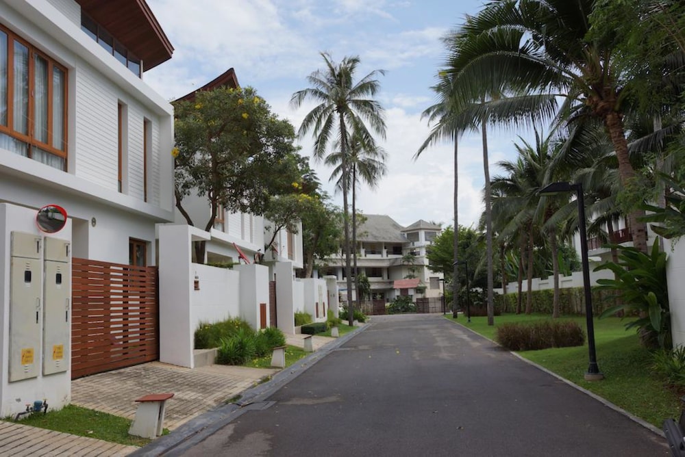 pranaluxe pool villa holiday home