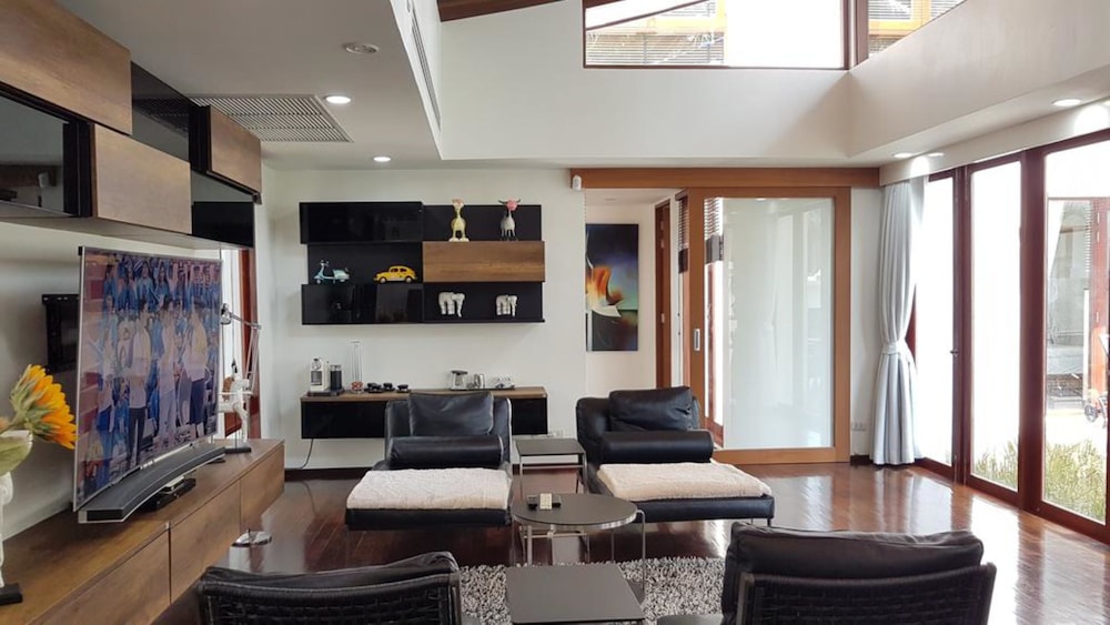 pranaluxe pool villa holiday home