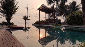 pranaluxe pool villa holiday home