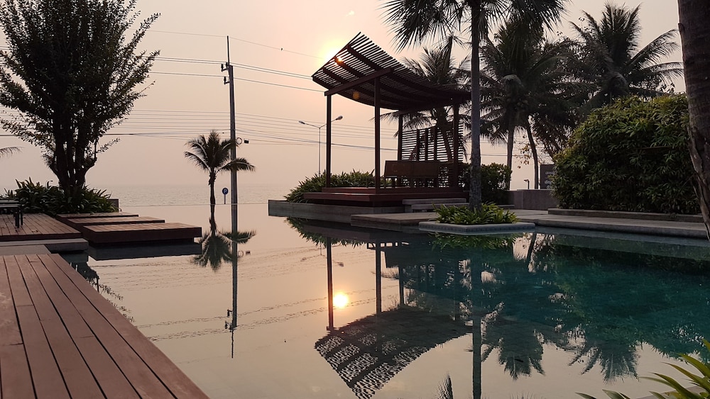 pranaluxe pool villa holiday home