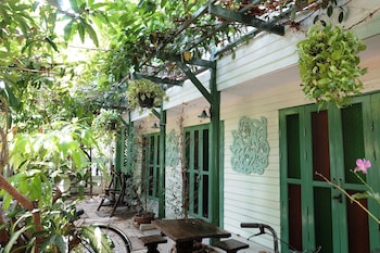 baanrak amphawa homestay