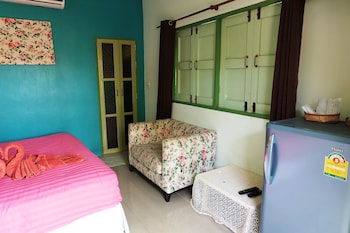 baanrak amphawa homestay