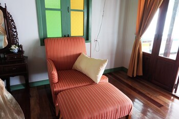 baanrak amphawa homestay