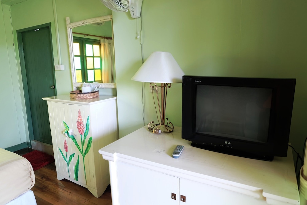baanrak amphawa homestay