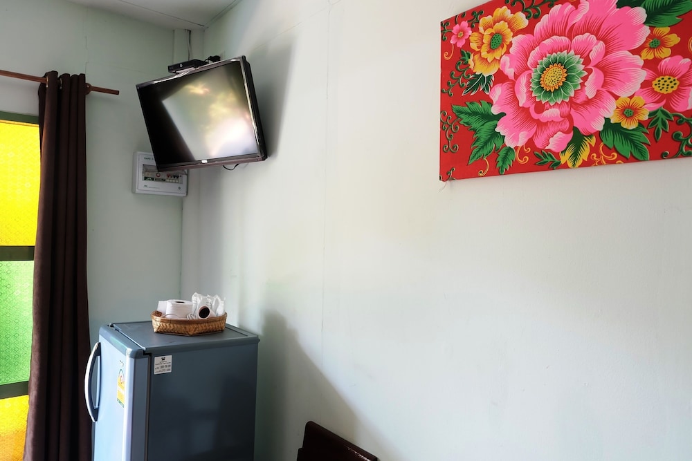 baanrak amphawa homestay