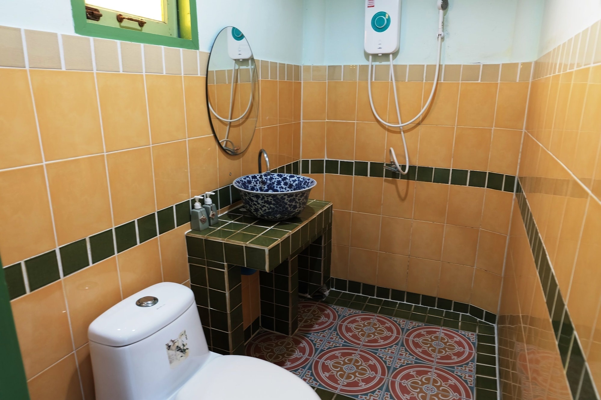 baanrak amphawa homestay