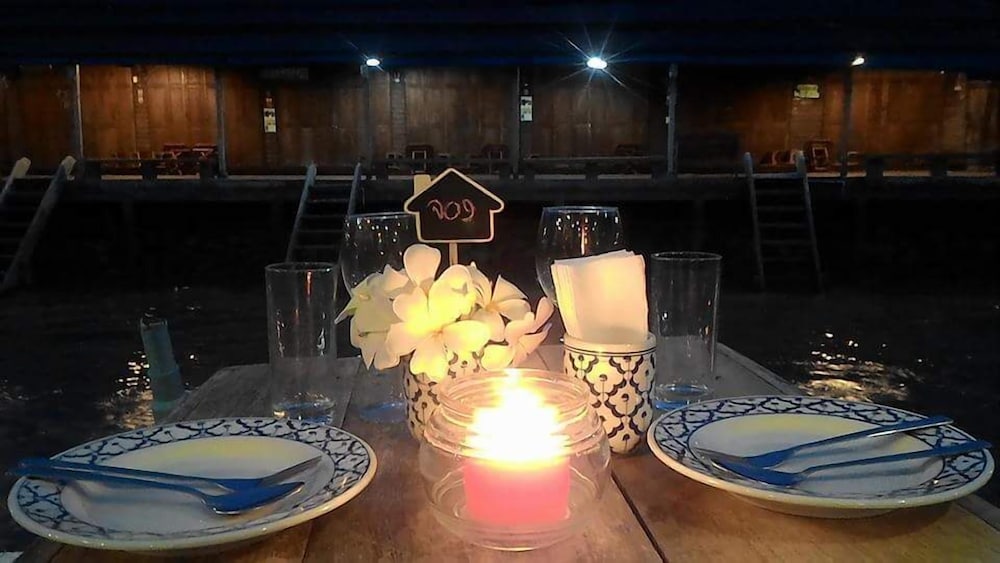 baanrak amphawa homestay