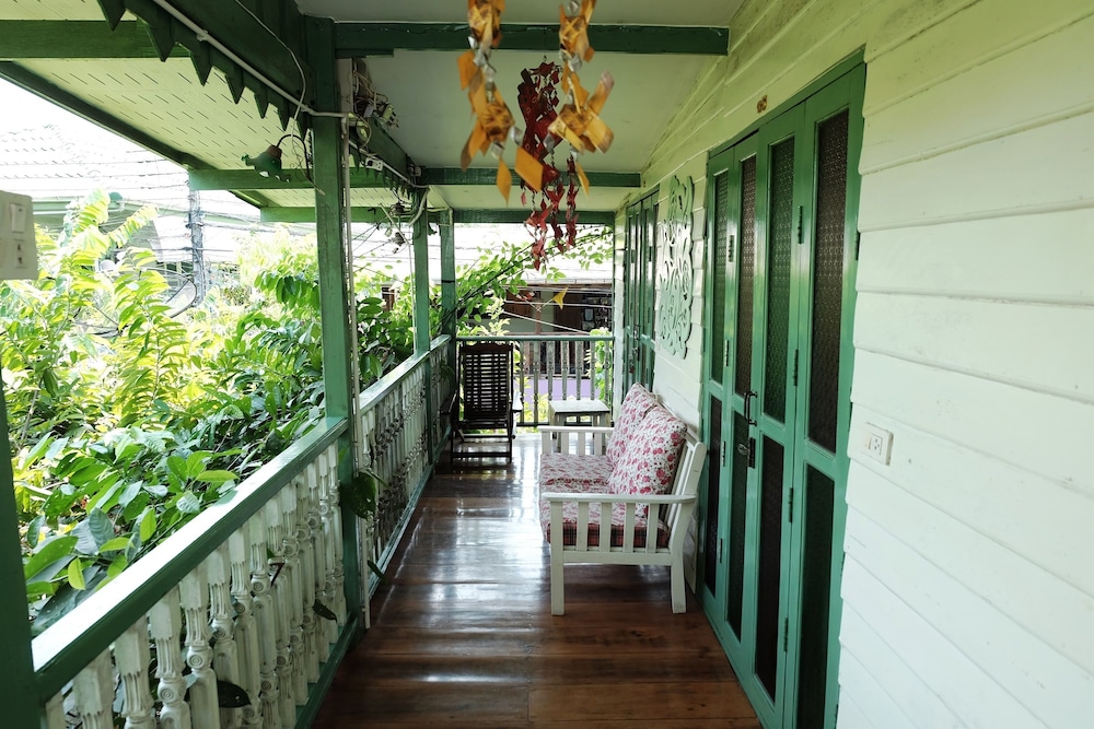 baanrak amphawa homestay