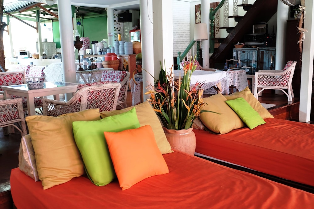 baanrak amphawa homestay