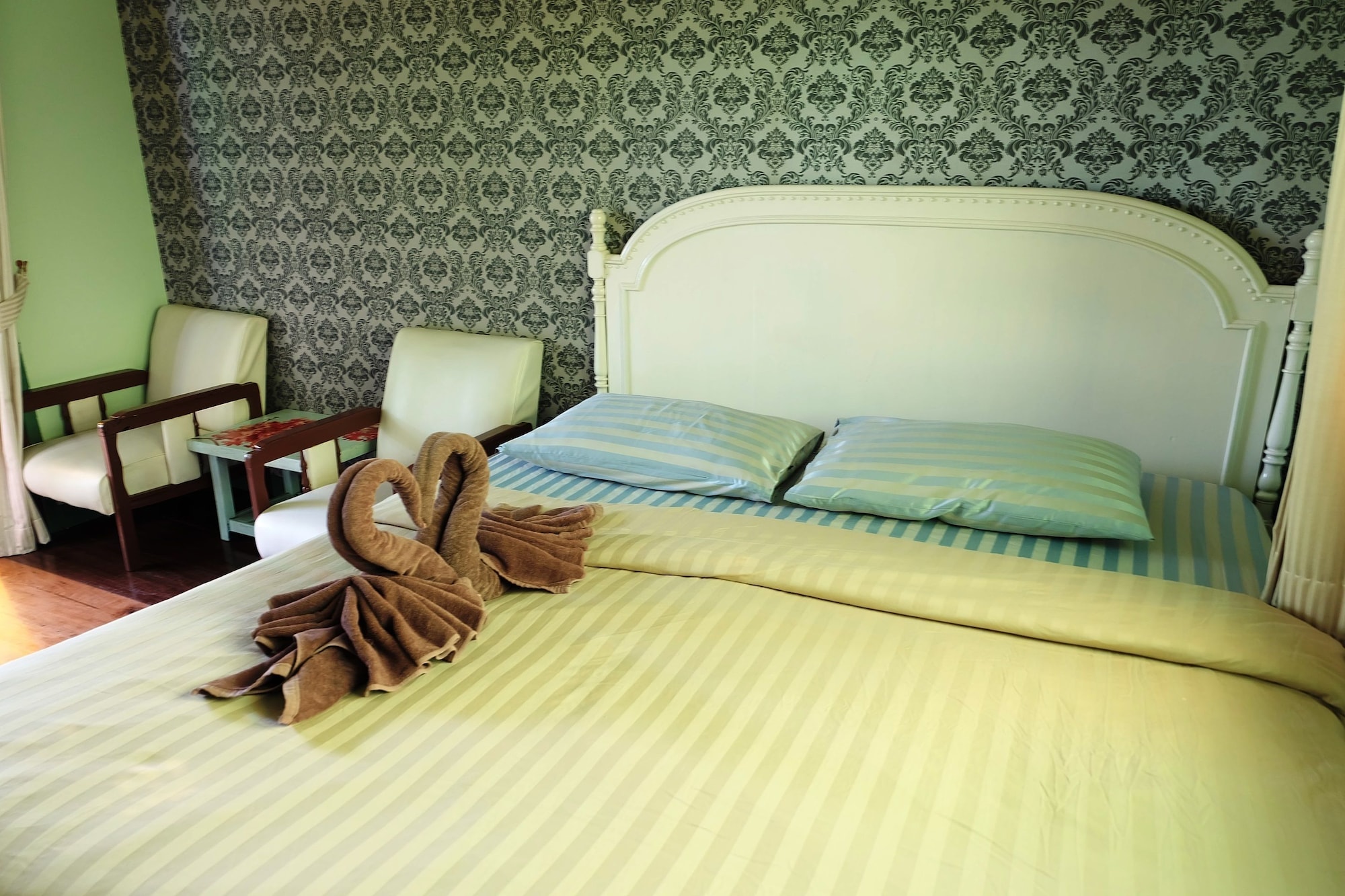 baanrak amphawa homestay
