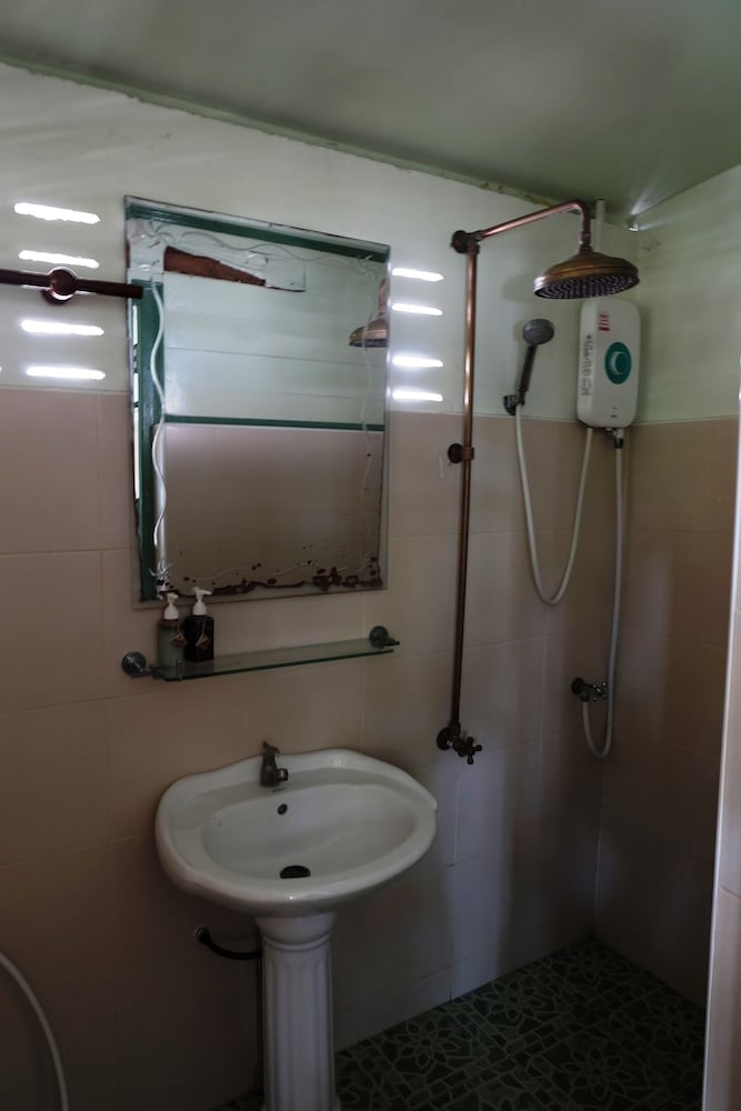 baanrak amphawa homestay