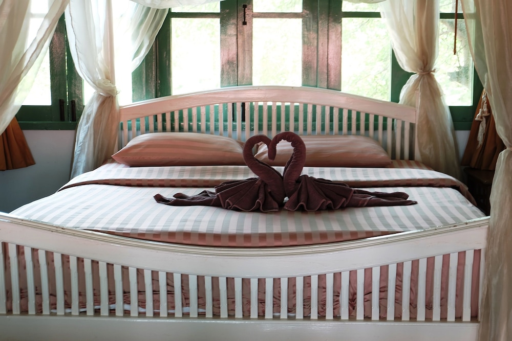 baanrak amphawa homestay