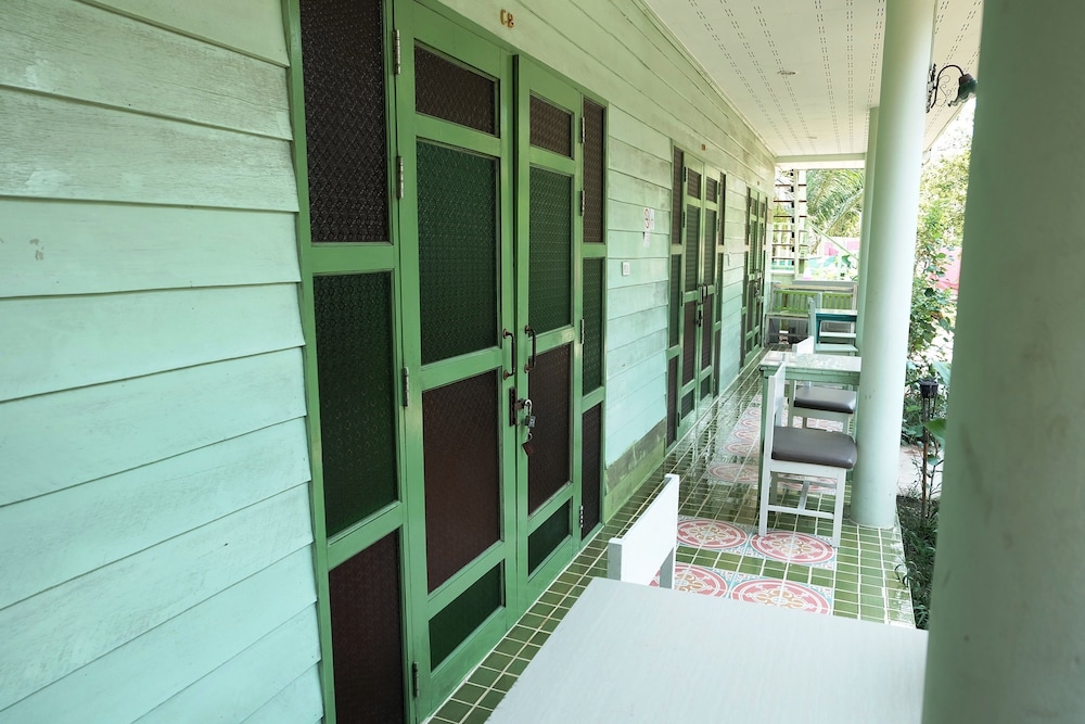 baanrak amphawa homestay