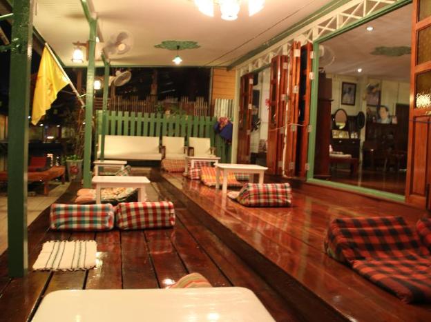 baanrak amphawa homestay