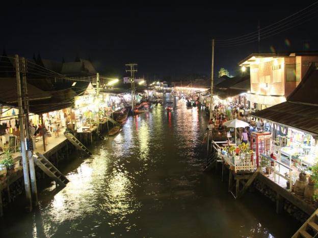 baanrak amphawa homestay