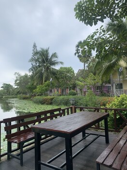 bangchong marina resort