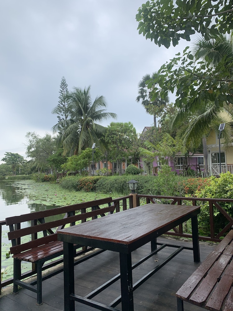 bangchong marina resort