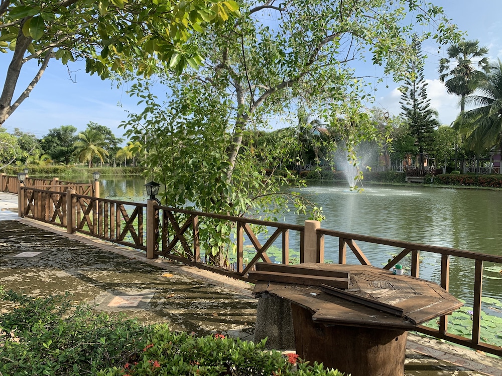 bangchong marina resort