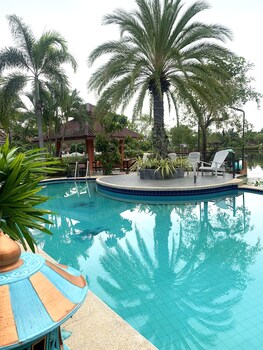 bangchong marina resort