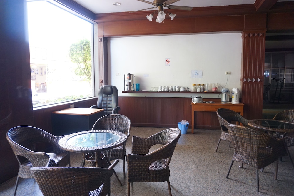 sri chumphon hotel