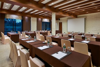 atta lakeside resort suite