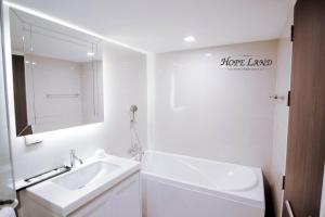 hope land hotel sukhumvit 8
