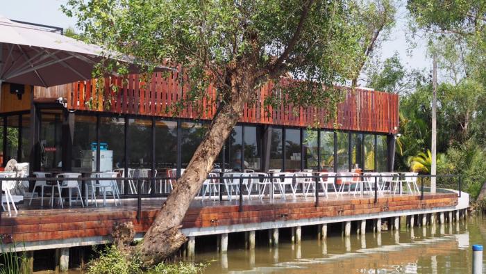 the grace amphawa resort
