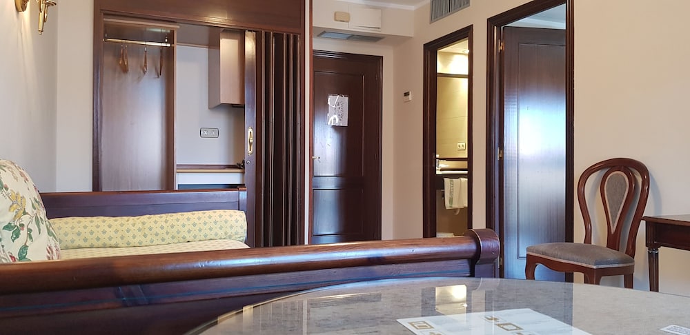 Gran Hotel Paraiso,Cue>>Asturias,3 star