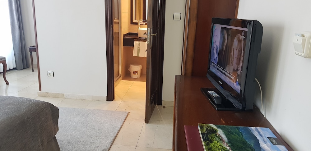 Gran Hotel Paraiso,Cue>>Asturias,3 star