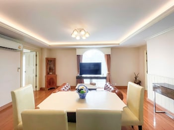 aspira hana executive apartment thonglor