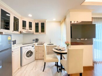 aspira hana executive apartment thonglor