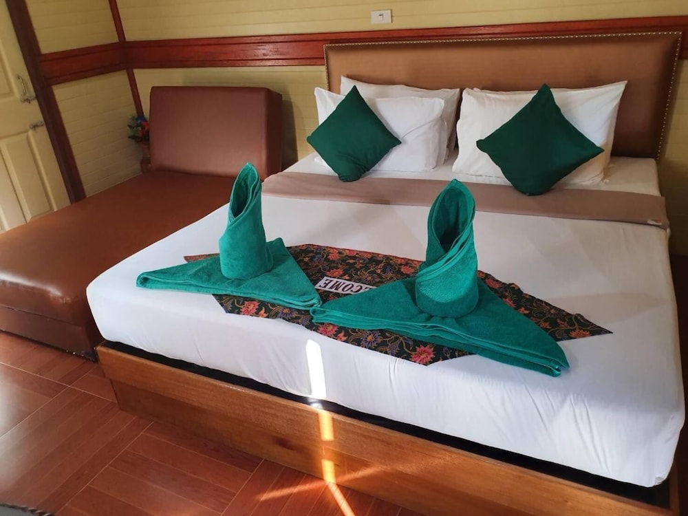 the royal bamboo lodge