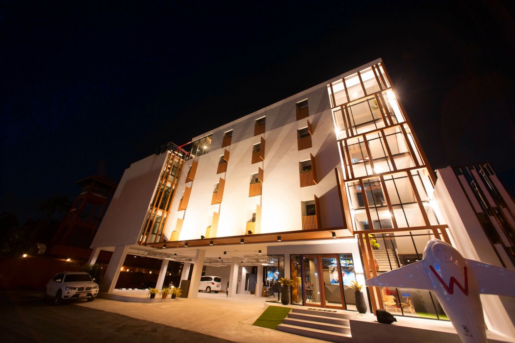 we terminal hotel