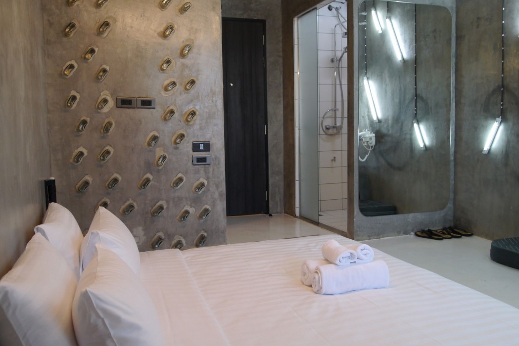 we terminal hotel