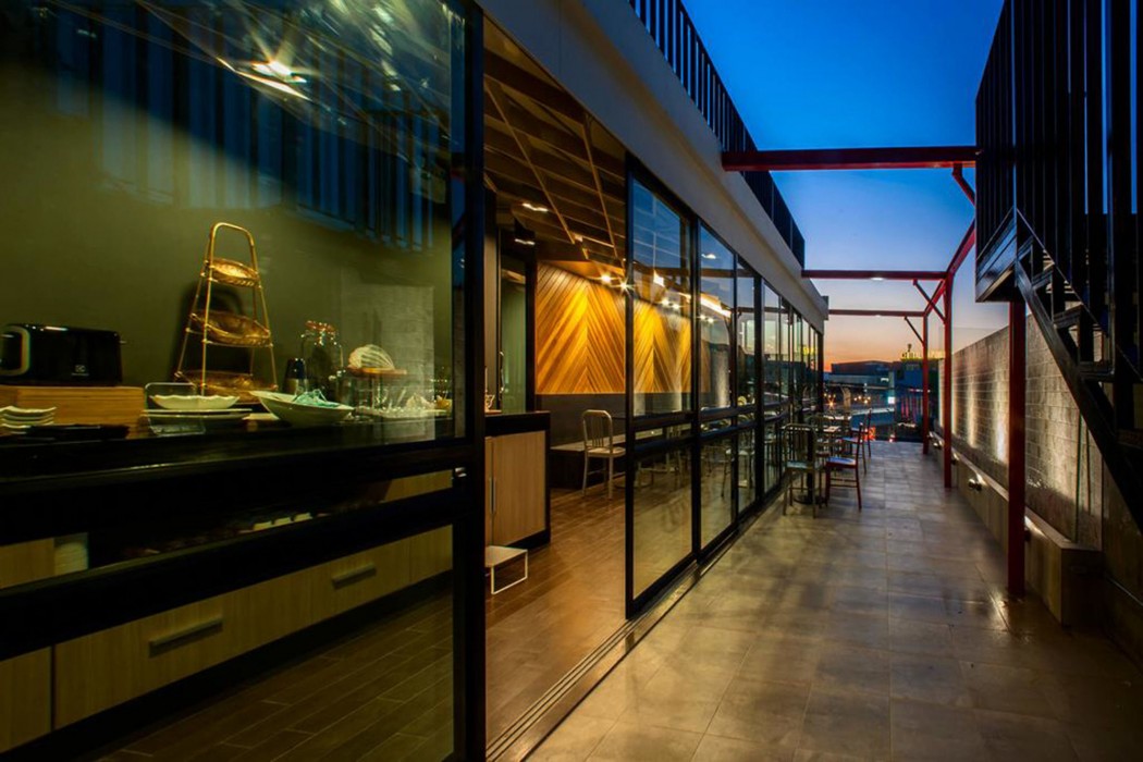 we terminal hotel
