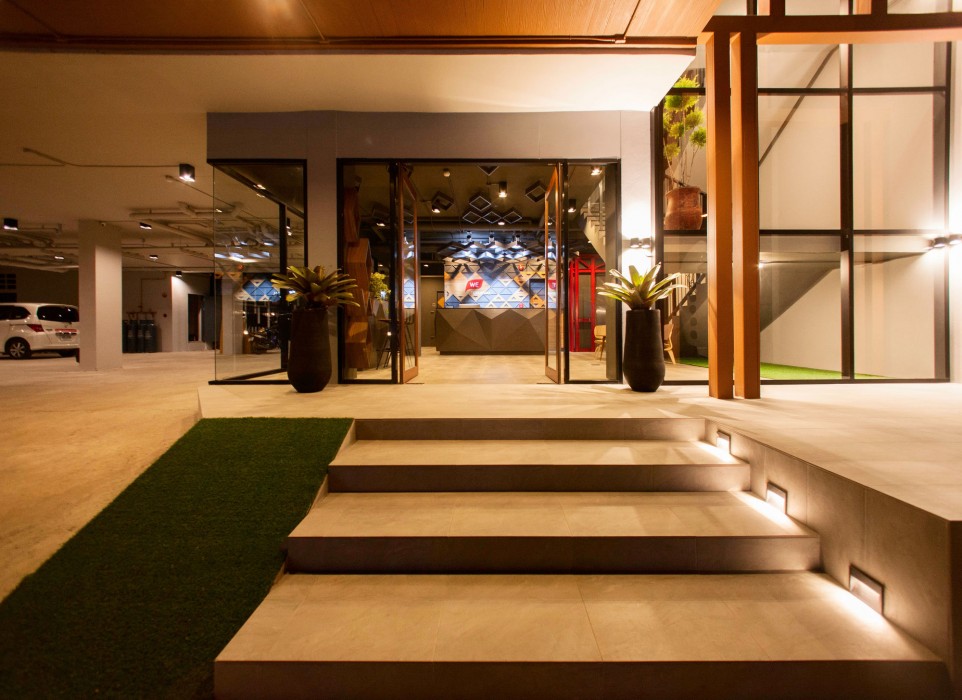 we terminal hotel