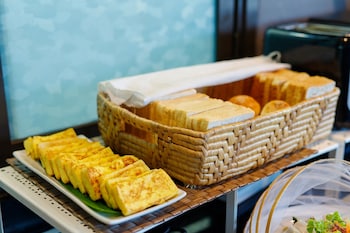 We Terminal Hotel,Hai Ya>>Chiang Mai,4 star