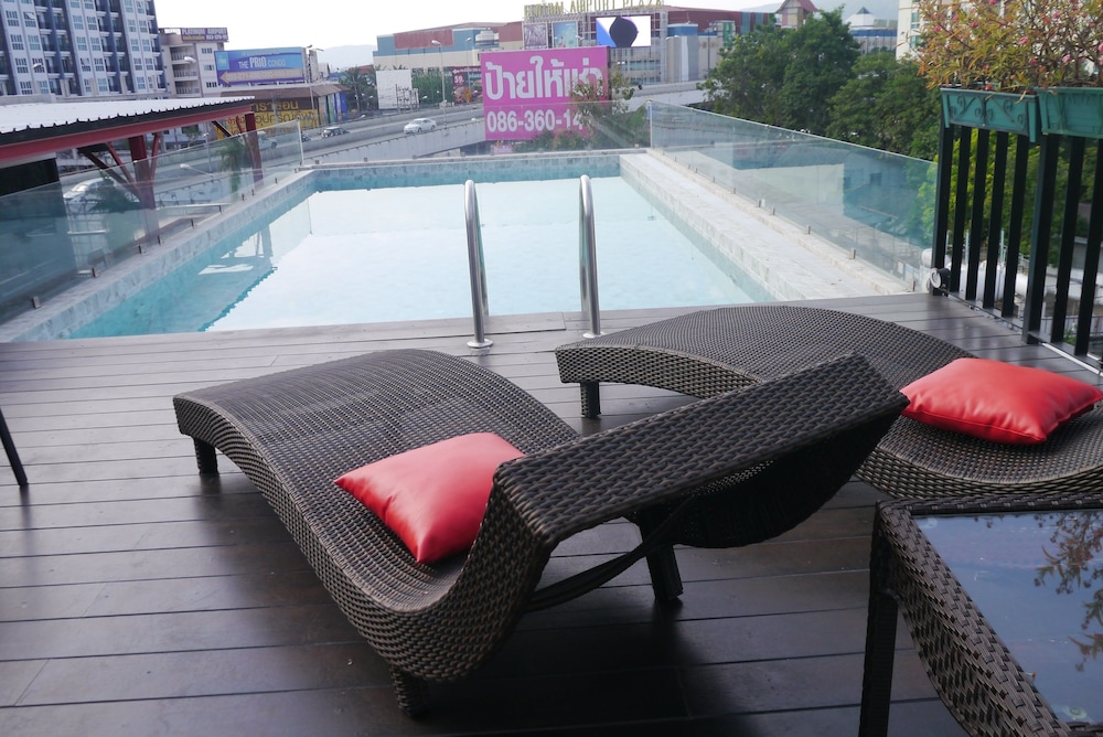 we terminal hotel