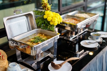 We Terminal Hotel,Hai Ya>>Chiang Mai,4 star